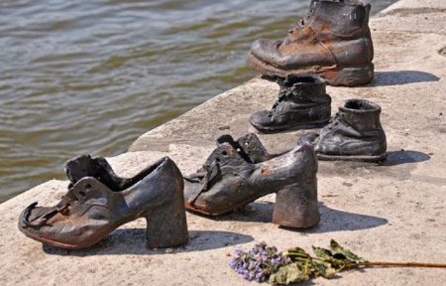 Los Zapatos del Danubio