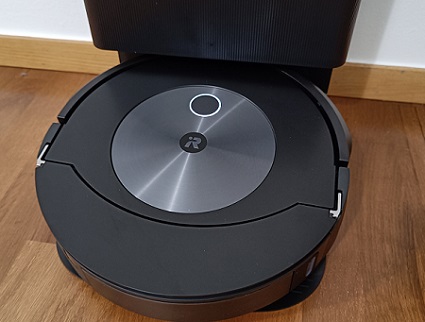 Probamos la Roomba Combo j7+, el robot que aspira y friega a la vez